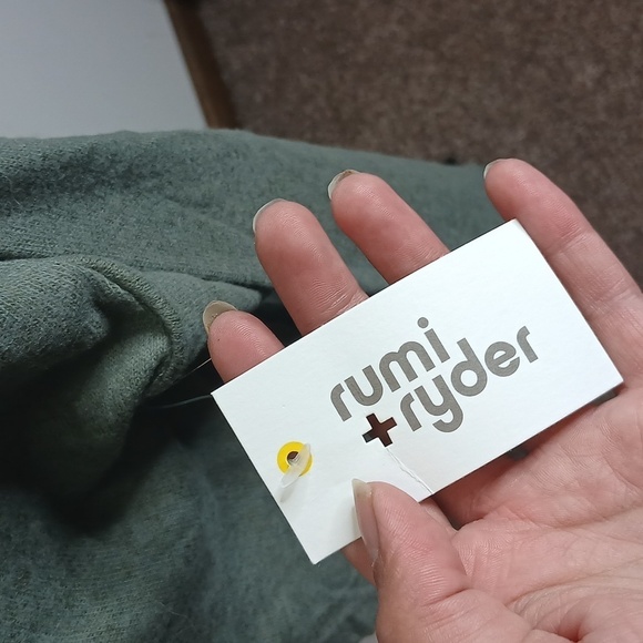 Rumi + Ryder green sweater shirt size 12-14 (small) - Picture 8 of 15